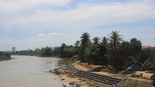 Người dân cạnh bờ kè sông Cái bất an, ăn không ngon ngủ không yên nhiều ngày nay vì sợ sạt lở