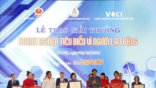 SEABANK nhận bằng khen “doanh nghiệp tiêu biểu vì người lao động”