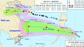 Bão số 7 bắt đầu suy yếu, áp thấp nhiệt đới mới mạnh lên khi vào Biển Đông