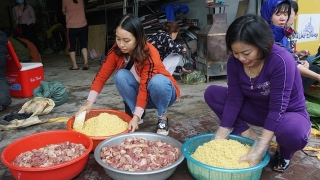 Làm sao để bánh trưng gửi cứu trợ vùng lũ không bị ôi thiu?