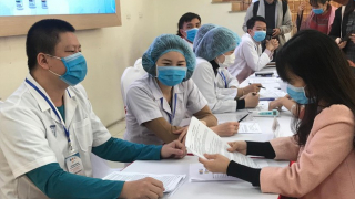 Nhiều người trẻ đăng ký thử nghiệm vắc xin ngừa Covid-19 tại Việt Nam