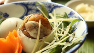 Nên ăn trứng vịt lộn vào buổi sáng hay buổi tối?