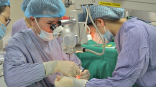Nguyên nhân khiến người phụ nữ chảy nước mắt suốt một năm ròng