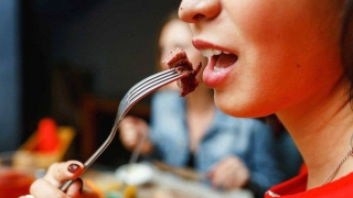 Bé 11 tuổi bị máu nhiễm mỡ chỉ vì ăn món cha mẹ bồi bổ hằng ngày