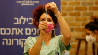 Hơn 10% dân số Israel được tiêm vaccine ngừa Covid-19 trong chưa đầy 2 tuần
