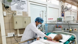 Uống nhầm tinh dầu quế người đàn ông 71 tuổi phải nhập viện trong tình trạng ngộ độc nặng