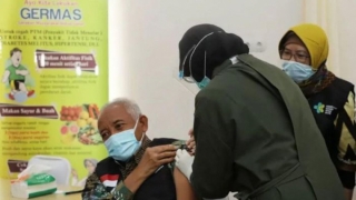 Sau khi tiêm vaccine, quan chức Indonesia vẫn dương tính với virus SARS-CoV-2