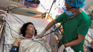 Cứu sống người phụ nữ dùng dao Thái Lan tự đâm vào tim mình