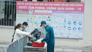 15 học sinh trường Xuân Phương được về nhà đón Tết sau kết quả xét nghiệm âm tính lần 3