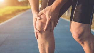 Đầu gối kêu lục cục là bệnh gì?