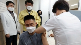 Sau khi tiêm vaccine, thêm 3 người Hàn Quốc tử vong