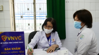 Mở rộng tiêm chủng vaccine phòng Covid-19 tại Hà Nội và Gia Lai