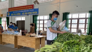 Bắc Giang: Ấm lòng với 'siêu thị 0 đồng' trong tâm dịch