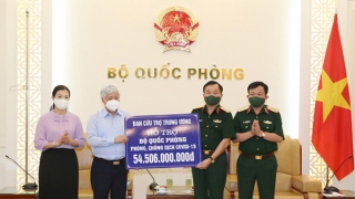 Ủy ban Trung ương MTTQ Việt Nam trao Bộ Quốc phòng hơn 54 tỷ đồng ủng hộ cho công tác phòng, chống dịch COVID-19