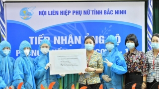 Bắc Ninh: Hội LHPN tỉnh tiếp nhận ủng hộ và tặng quà phòng, chống dịch COVID-19