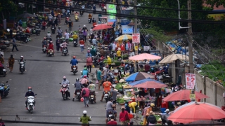 TP.HCM: Hai mẹ con người bán trái cây ở cổng Công ty PouYuen dương tính COVID-19