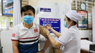 Vĩnh Long: Tiêm vaccine phòng COVID-19 cho lực lượng làm nhiệm vụ trong kỳ thi tốt nghiệp THPT