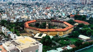 TP.HCM: 3 cán bộ dương tính, trại tạm giam Chí Hòa tìm người từng đến liên hệ công tác