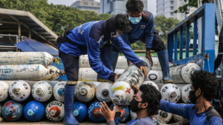 Indonesia nhập khẩu oxy để điều trị cho bệnh nhân COVID-19