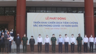 Thủ tướng Phạm Minh Chính dự lễ tiếp nhận 2 triệu liều vaccine phòng COVID-19 Moderna