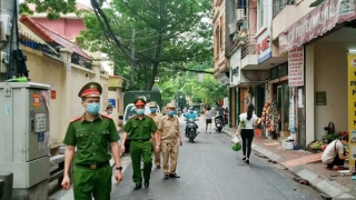 Hà Nội: Quận Đống Đa tăng cường xử lý các trường hợp ra khỏi nhà khi không cần thiết