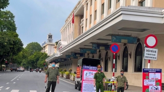 Hà Nội phòng chống COVID-19: An toàn trong thu gom xử lý rác thải mùa cách ly