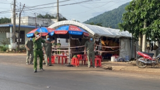 Bình Phước: Khởi tố bắt tạm giam đối tượng đấm công an tại chốt kiểm soát dịch COVID-19