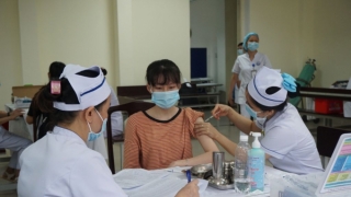 Bộ Y tế: Người tiêm đủ liều vaccine COVID-19 về từ vùng dịch theo dõi sức khoẻ 7 ngày