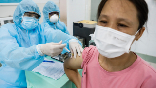 Người bị tiểu đường, nên và không nên ăn những gì sau khi tiêm vaccine COVID-19