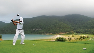 Bình Định: 2 lãnh đạo đánh golf khi giãn cách xã hội kết thúc cách ly