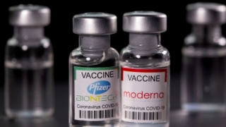 3 tác dụng phụ của vaccine Pfizer và Moderna