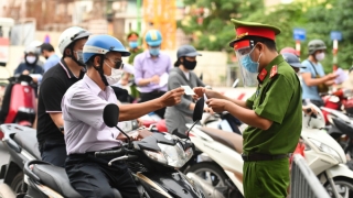 Hà Nội: Phát hiện 1 trường hợp tự làm giấy đi đường để lưu thông