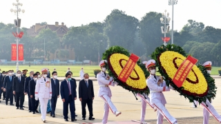 Lãnh đạo Đảng, Nhà nước viếng Chủ tịch Hồ Chí Minh, tưởng nhớ các anh hùng liệt sĩ