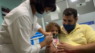 Cuba: Phát động chiến dịch tiêm vaccine COVID-19 cho trẻ từ hai tuổi