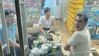 Quảng Bình: Tụ tập ăn nhậu trong vùng có dịch, 3 thanh niên bị phạt 45 triệu đồng