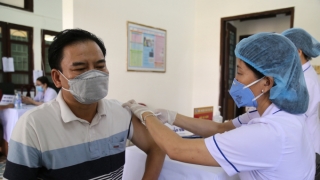 Quảng Trị lên kế hoạch triển khai tiêm vaccine cho người trên 80 tuổi