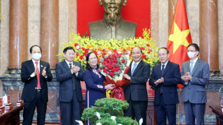 Chủ tịch nước Nguyễn Xuân Phúc chúc mừng người cao tuổi Việt Nam