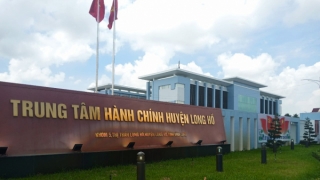 Vĩnh Long thu hồi tiền trợ cấp COVID-19 của 2 Phó Giám đốc Trung tâm Văn hóa