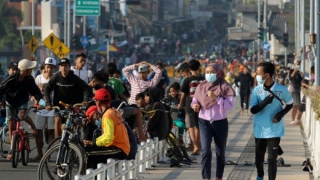 Indonesia thử sống chung với COVID-19, tại Nga số ca tử vong cao kỷ lục