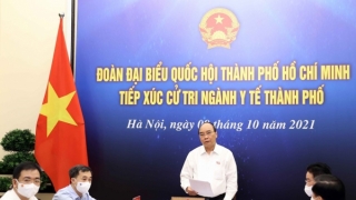 Chủ tịch nước Nguyễn Xuân Phúc tiếp xúc cử tri ngành y tế TPHCM