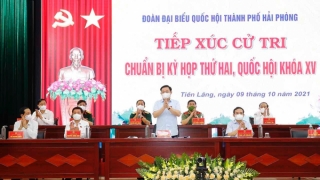 Chủ tịch Quốc hội Vương Đình Huệ tiếp xúc cử tri tại TP Hải Phòng