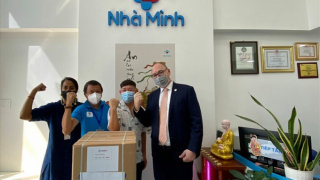 Mỹ tặng Việt Nam gần 10.000 mặt nạ phòng độc chống COVID-19