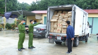 Ninh Bình phát hiện khối lượng lớn thực phẩm bẩn đang trên đường vận chuyển từ Hà Nội về