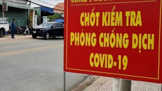 Ninh Bình triệu tập tài xế ô tô hất văng chiến sĩ cảnh sát để vượt chốt kiểm dịch