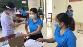 Tốc độ tiêm vaccine ở Nghệ An có ngày đạt 200 nghìn liều, không để tồn kho