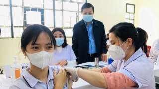 Thanh Hóa: Có hơn 120 em học sinh nhập viện điều trị sau tiêm vaccine phòng COVID-19