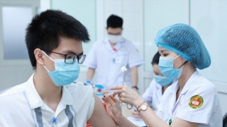 Vĩnh Long và Hậu Giang bắt đầu tiến hành tiêm vaccine phòng COVID-19 mũi 3