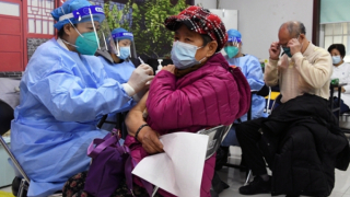 Vĩnh Long: Gần 3.000 người được tiêm mũi 3 vaccine phòng COVID-19