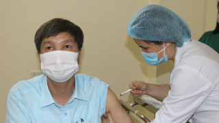 Bộ Y tế thông tin về việc tiêm vaccine phòng COVID-19 liều cơ bản và nhắc lại