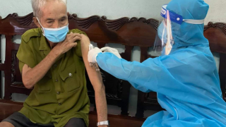 Bộ trưởng Bộ Y tế yêu cầu tăng cường giám sát người nhập cảnh, giải trình tự gen phát hiện kịp thời biến chủng Omicron